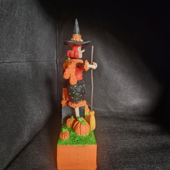 Witch Figurine "The Hats Only There To Keep The Halo Straight" - Picture 5 of 5